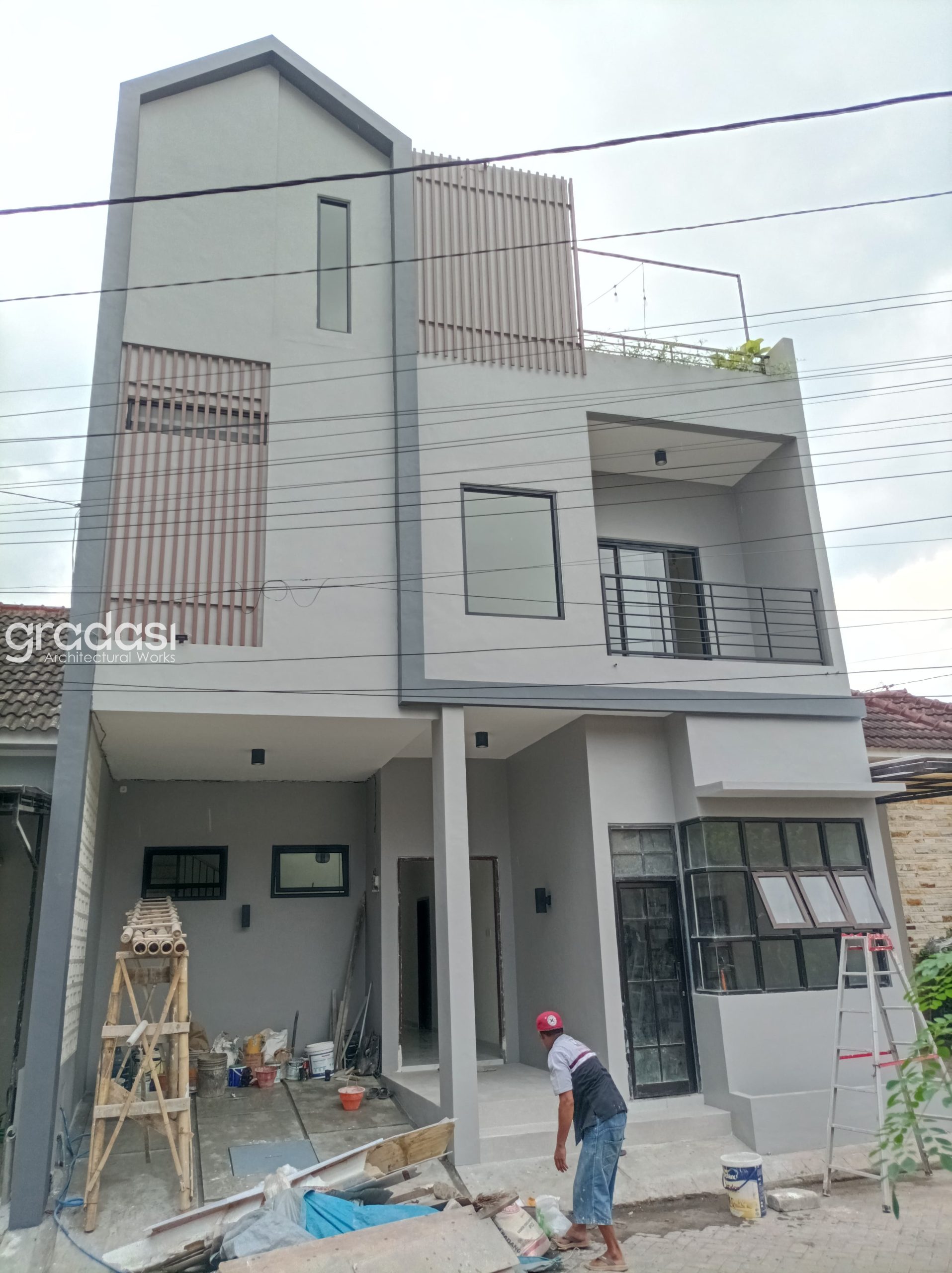 Rumah 3 Lantai dan Rooftop Kota Malang (1)