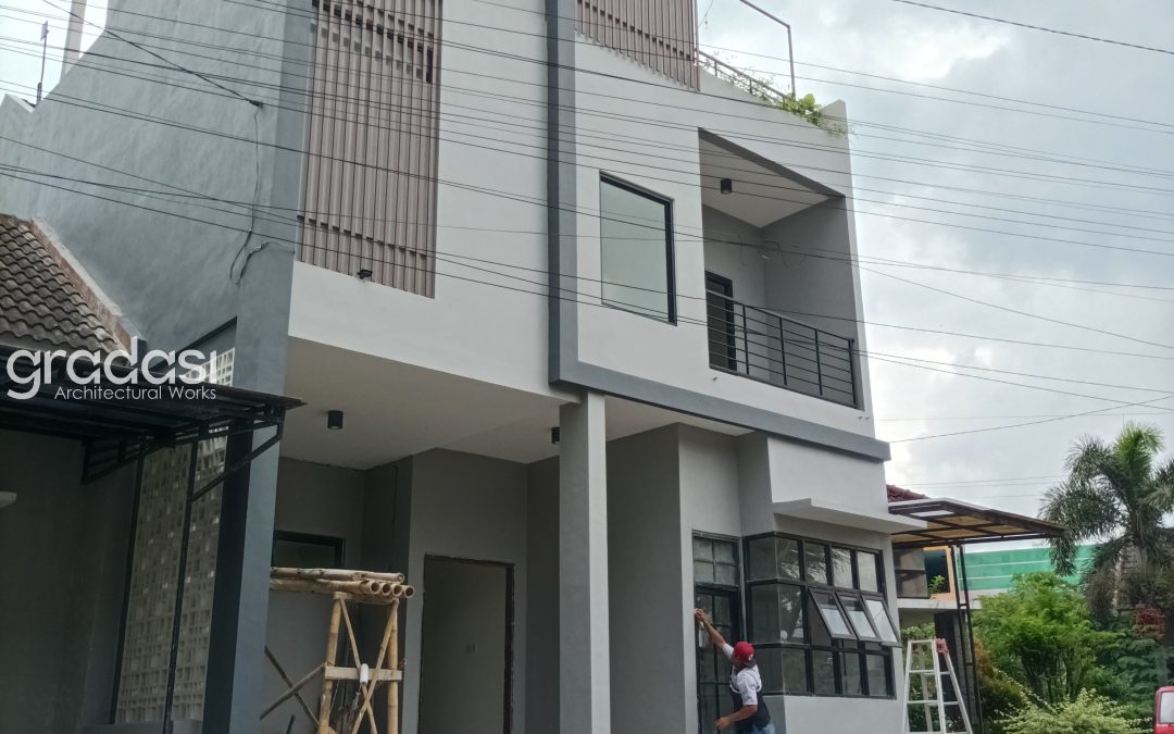 Rumah Tiga Lantai dan Rooftop