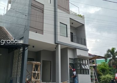 Rumah Tiga Lantai dan Rooftop